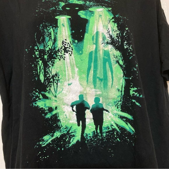 The X Files Lootcrate Aliens Shirt - Picture 2 of 2